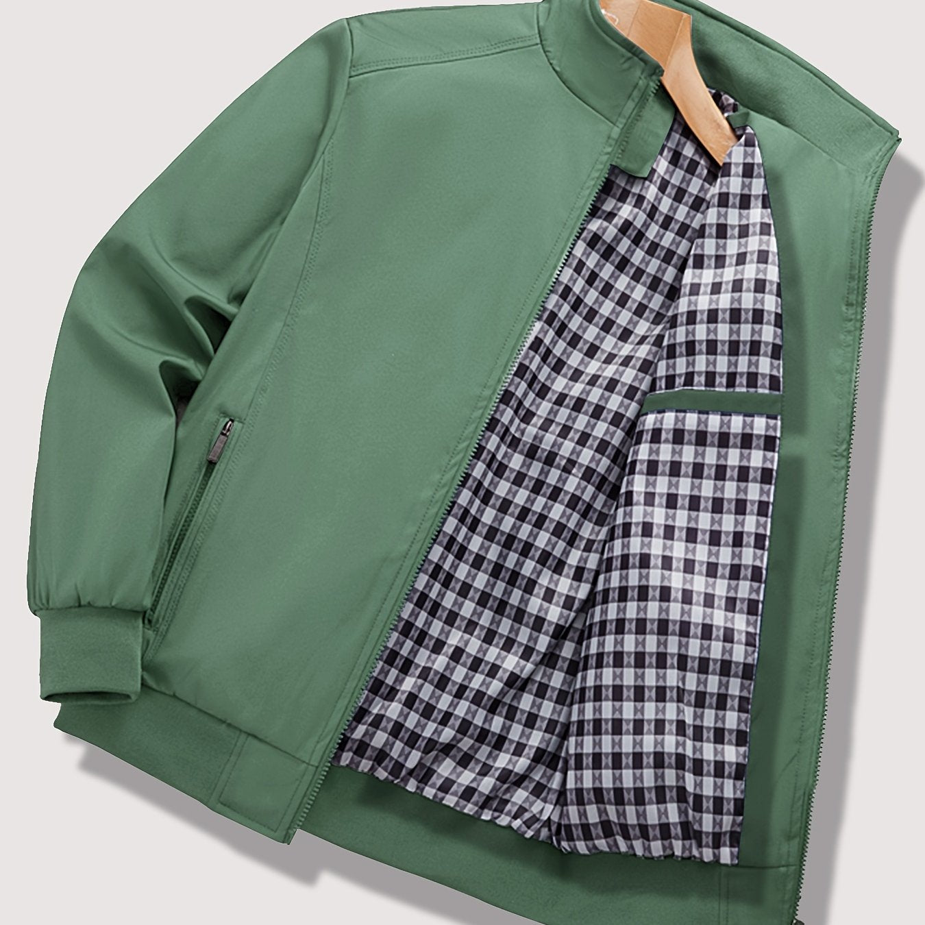 Men's casual softshell jacket with pockets for spring/autumn.