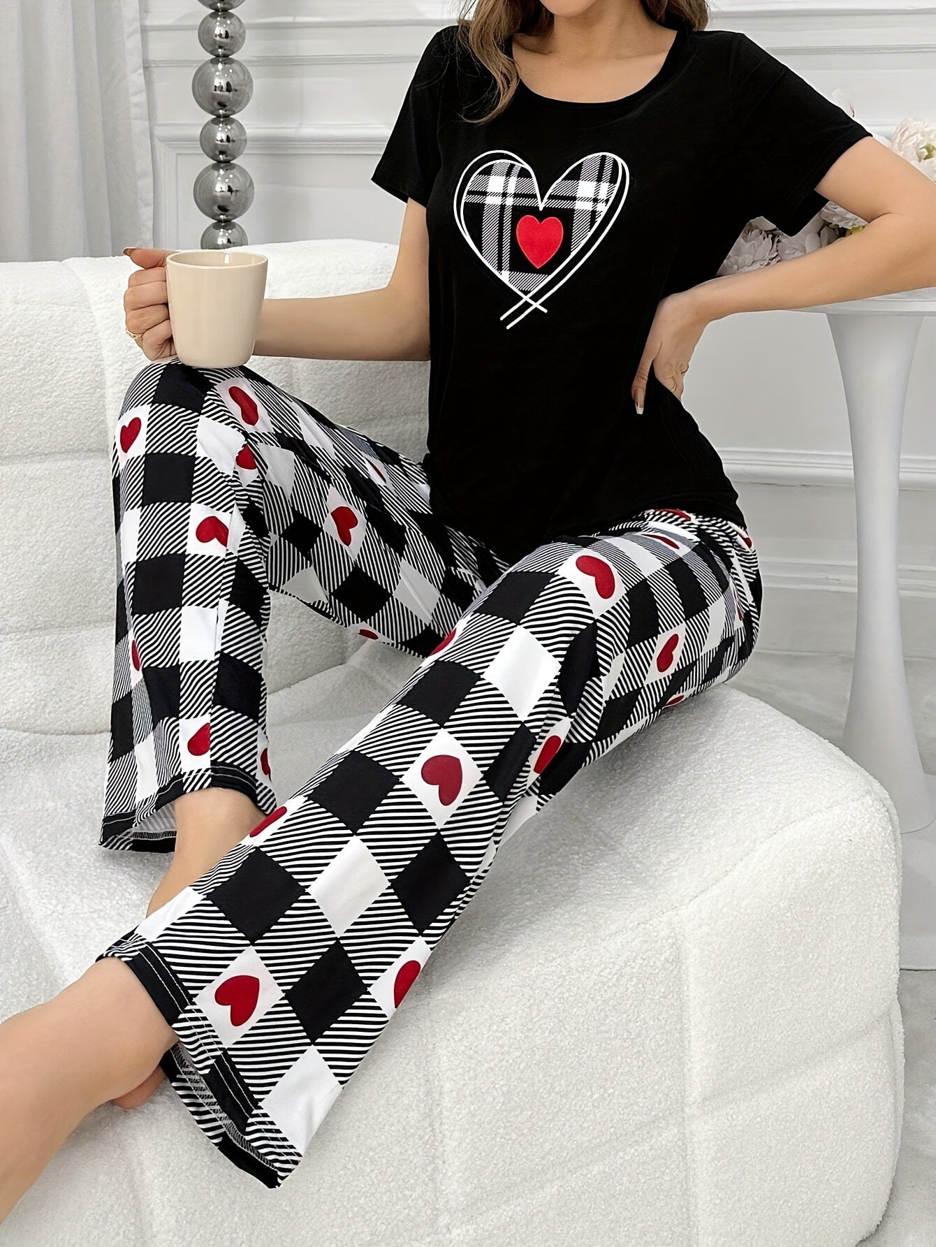 Women's Heart Plaid Casual Pajama Set, Short Sleeve Top & Pants, Relaxed Fit.