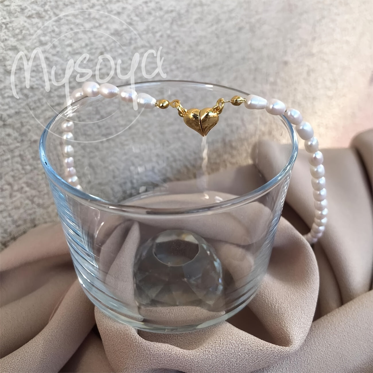 MYSOYA presents a stunning handmade necklace featuring natural freshwater rice-shaped pearls, adorned with a golden or silvery heart. The 6-7mm pearls come beautifully packaged in a gift box, making it a perfect jewelry gift for him or her. Ideal for