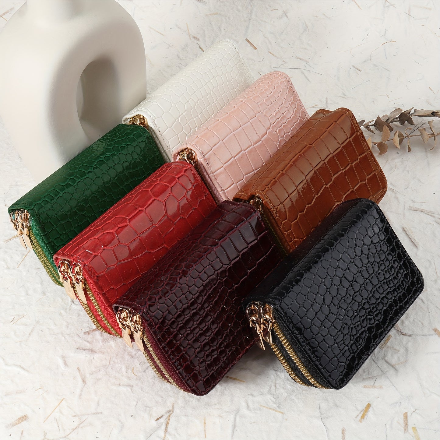 Women's crocodile pattern zipper wallet made of synthetic leather with double zipper, multi-card holder, available in green, white, pink, red, and black. Secure and stylish accessory.