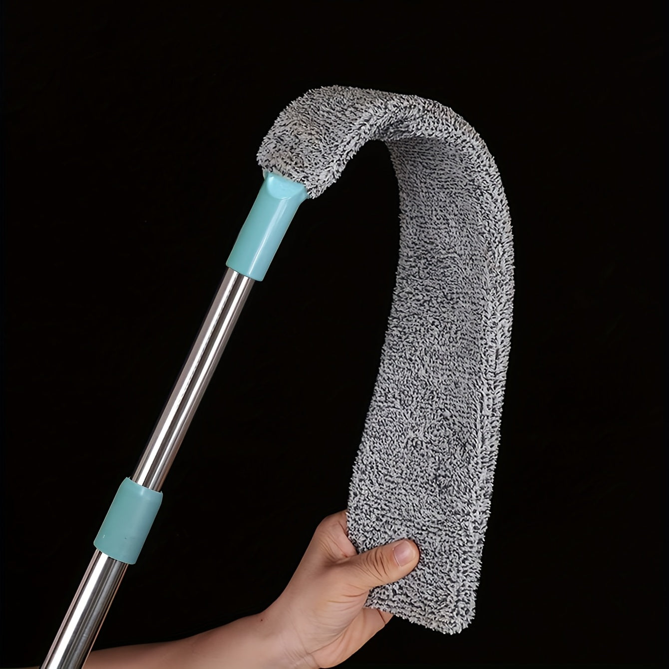 One washable bed bottom cleaning duster, with a retractable crevice dust cleaning brush and floor dusting brush. This durable and flexible duster brush is perfect for cleaning sofa beds and furniture bottoms. Great for all your cleaning needs, whether it