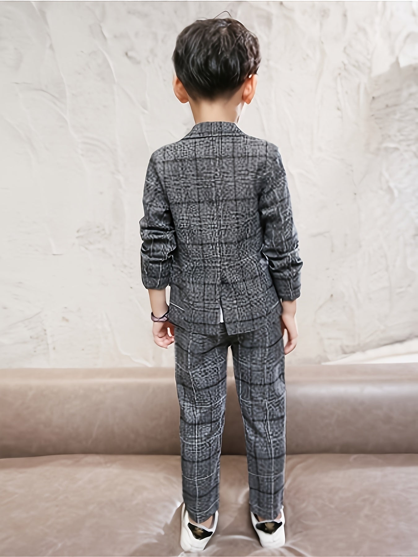 2024 trendy autumn outfit for boys, stylish casual suit for older children.