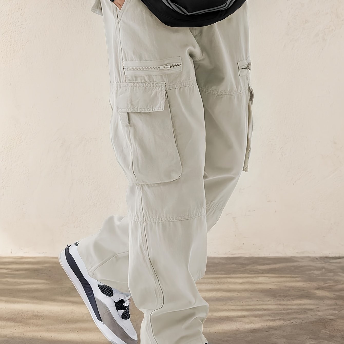 Casual drawstring pants for men with flap pockets - perfect for hiking and streetwear.