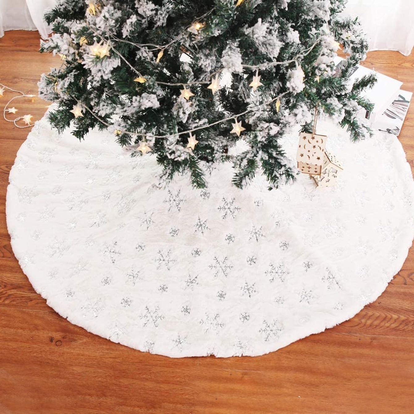 1 Festive Polyester Christmas Tree Skirt with Snowflake Design - Ideal for Holiday Decor in Home, Hotel, and Shopping Mall.