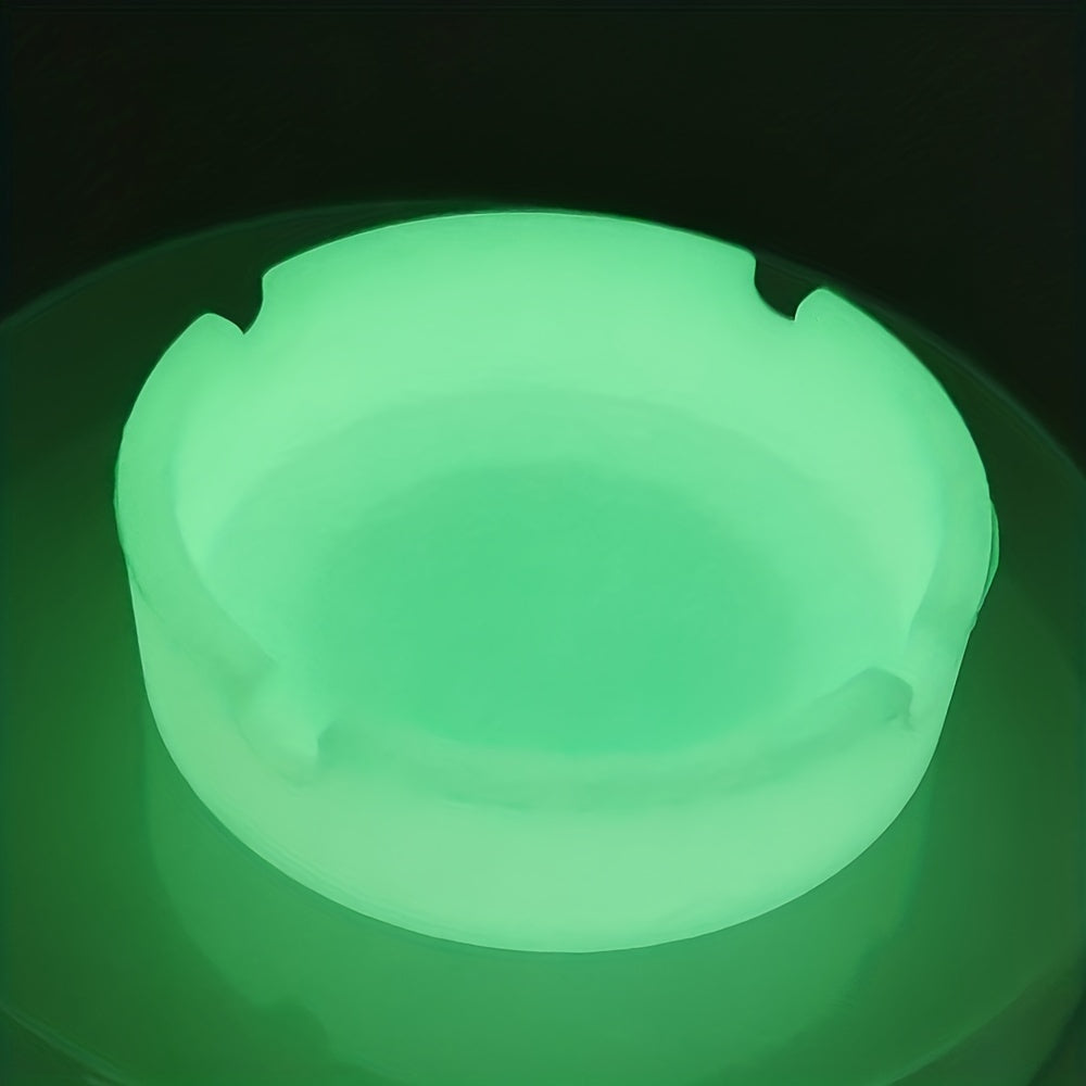 Durable glow-in-dark silicone ashtray resists high temperatures, perfect for indoor and outdoor use. Great gift for friends, dad, or husband.