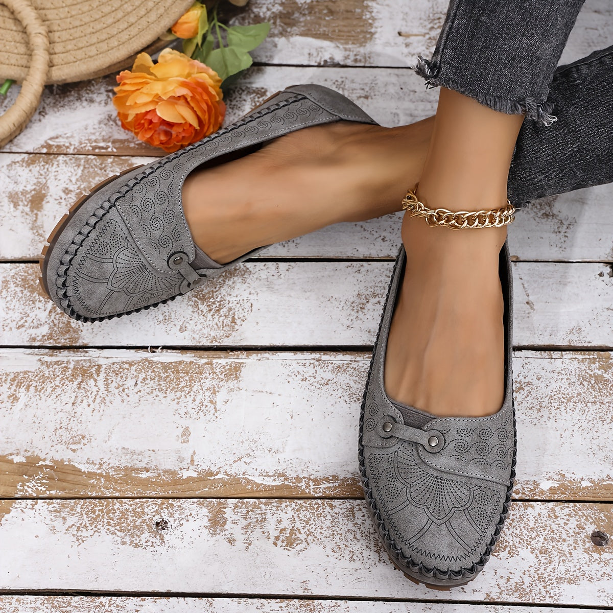 Stylish slip-on shoes with large retro metal buckle, lightweight and comfortable.