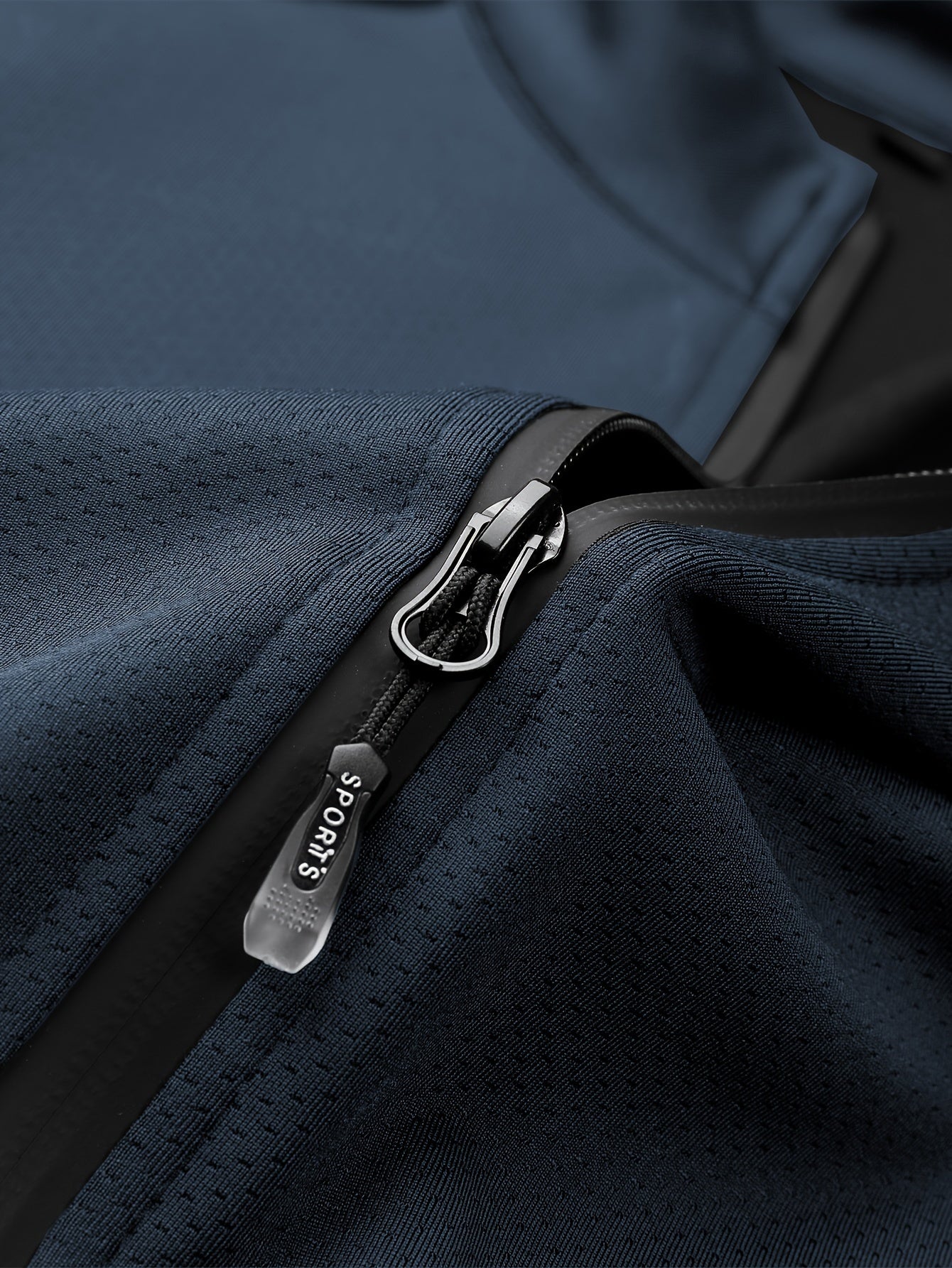 Men's full zip slim fit jacket, designed for sports and fitness with quick-dry and breathable material.