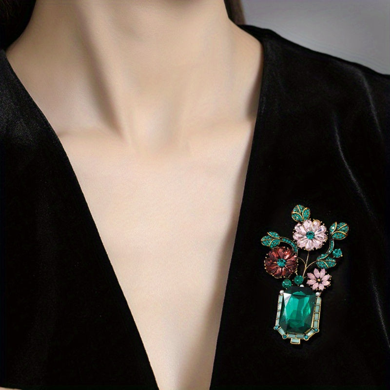 Vintage-Inspired French Green Crystal Vase Brooch Unique Niche Design Elegant Pin Luxury Fashion Accessory for Women