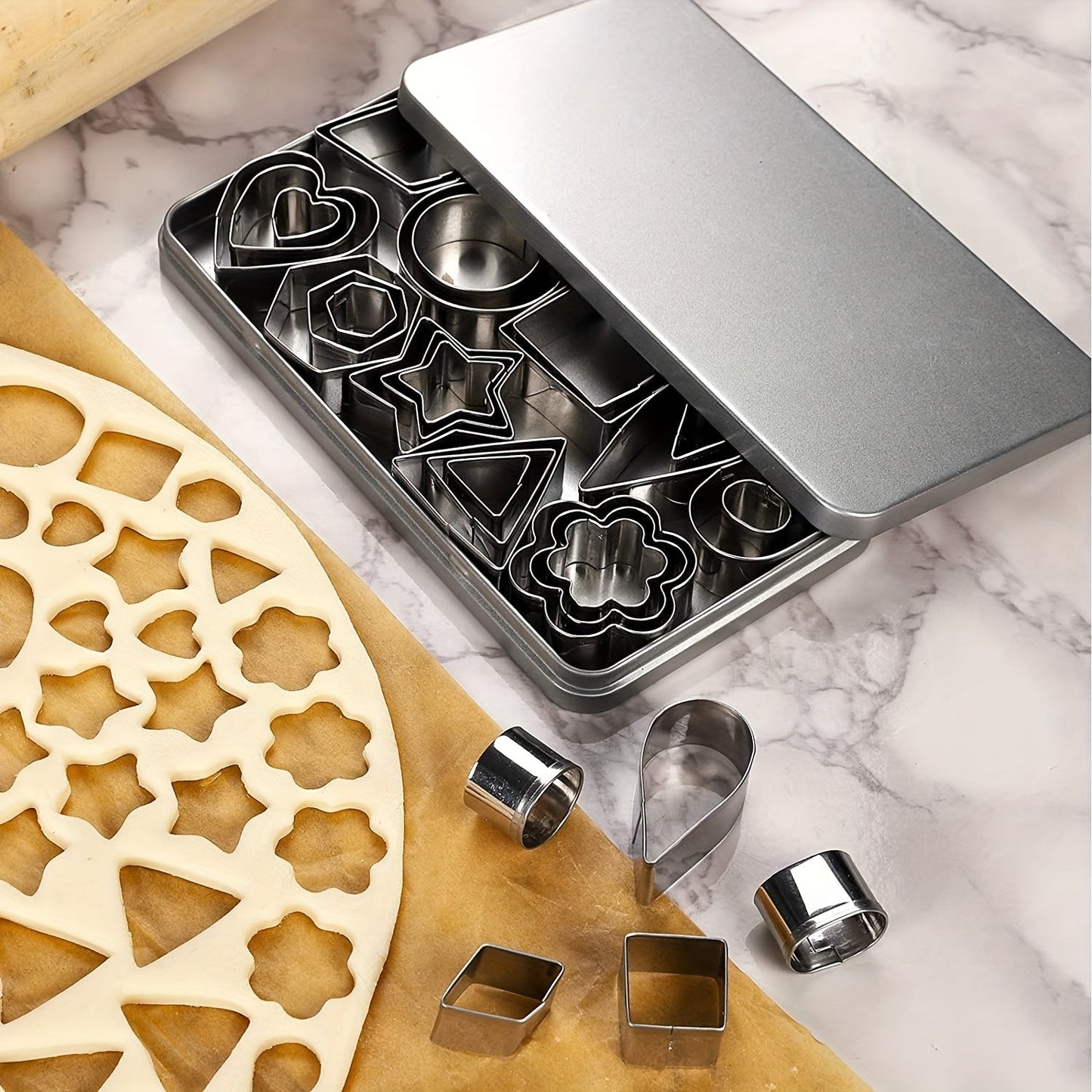 Set of 30 Geometric Cookie Cutters made of Stainless Steel, Perfect for Biscuits, Pastries, and Baking, Essential Kitchen Accessories