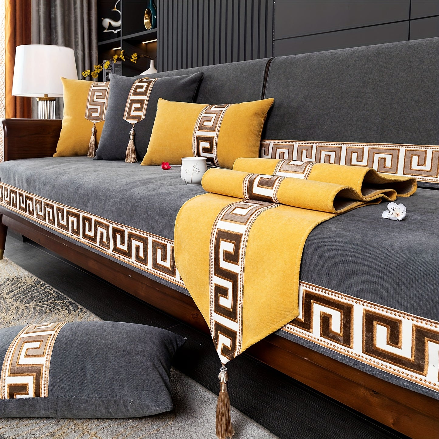 European-style Snowy Sofa Cushion, Chic Nordic Light Luxury, Popular in Europe, US, and Middle East.