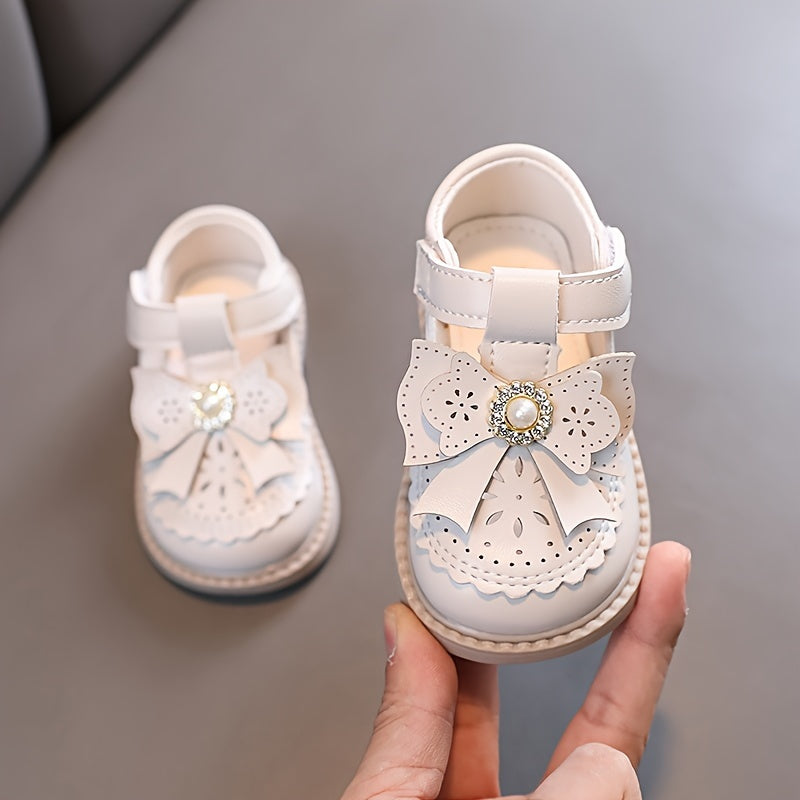 Cute bowknot flat shoes for baby girls, perfect for spring and autumn walks.