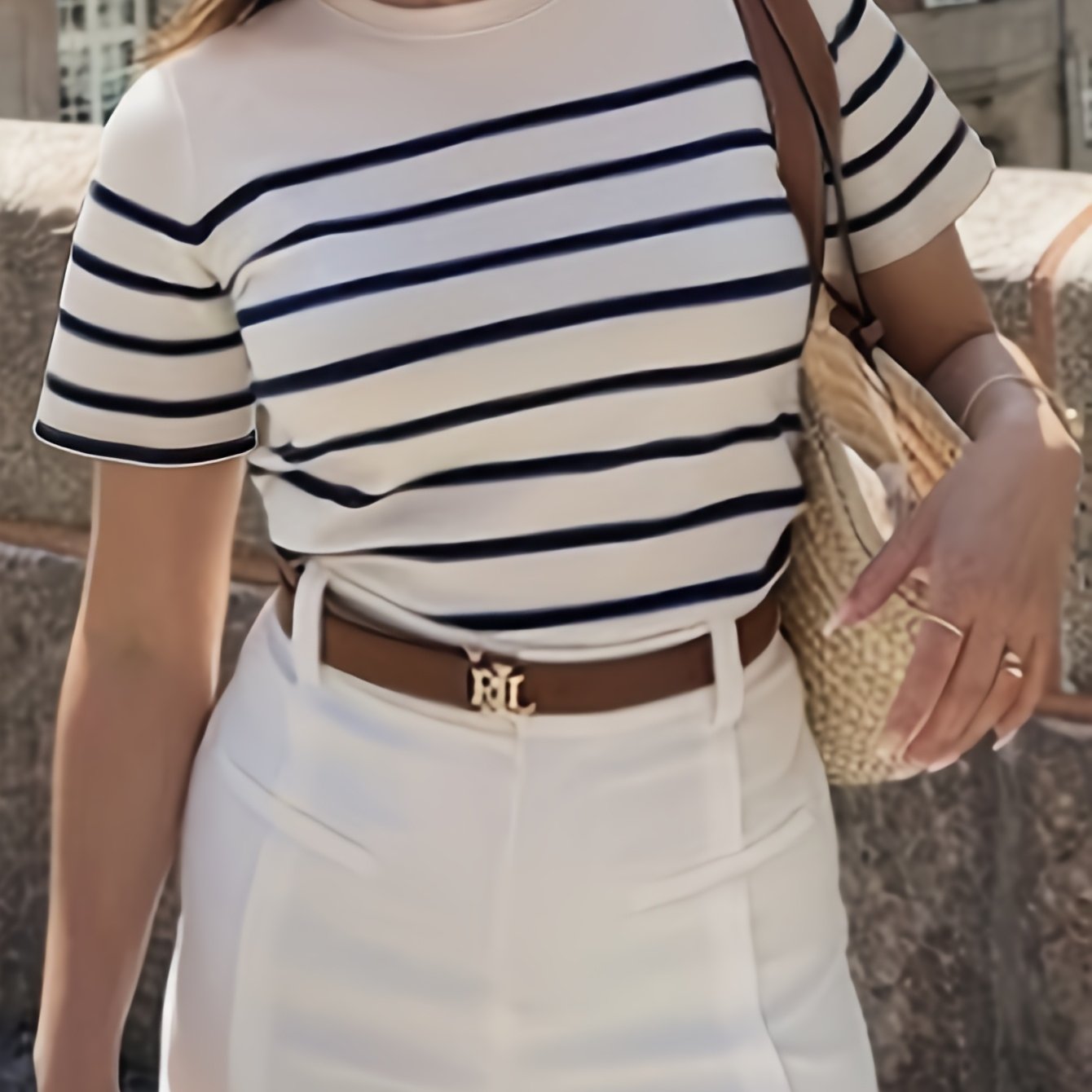 New round-neck striped printed short-sleeve t-shirt for women, perfect for casual wear.