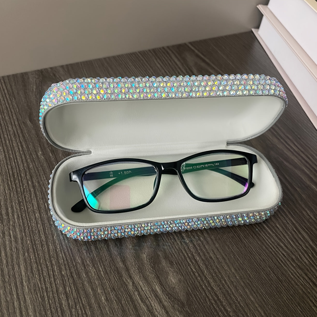 Stylish Faux Leather Glasses Case with Sparkling Diamond Detailing - Elegant and Sturdy Eyewear Holder with Chic Square Design, Perfect for Women on the Go