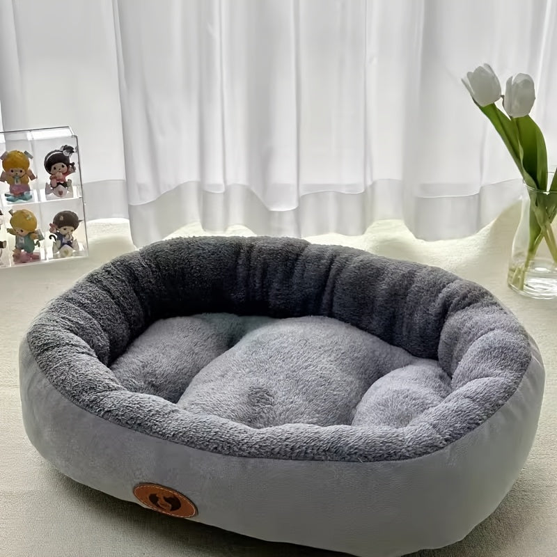 Comfortable oval pet bed for cats and dogs, suitable for all seasons with classic design.