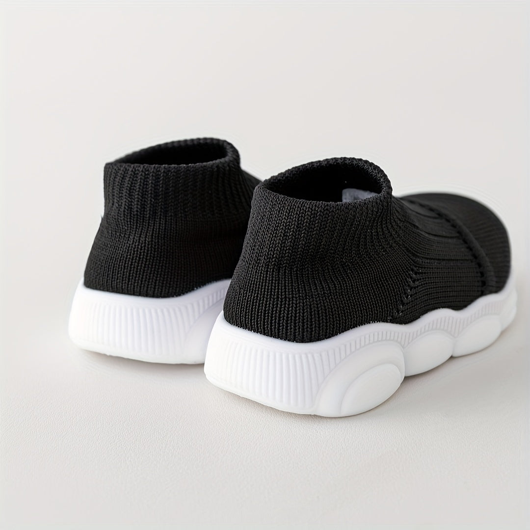 Fashionable slip-on sneakers for babies and toddlers with a breathable fabric and non-slip rubber sole, perfect for casual and sports wear. Available for both men and women.