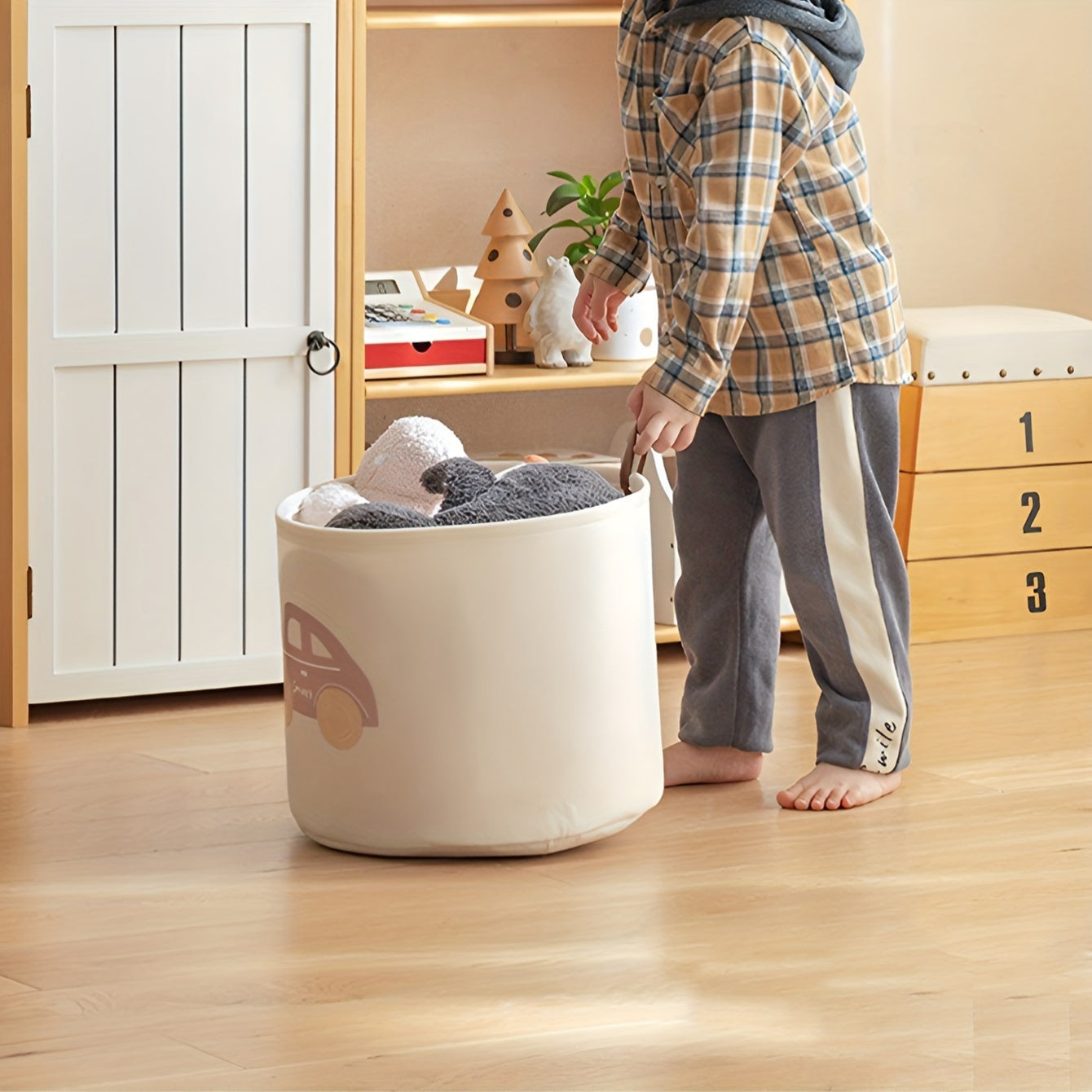 One piece of car-themed large capacity toy storage basket that can also be used to store dirty clothes, and is foldable.