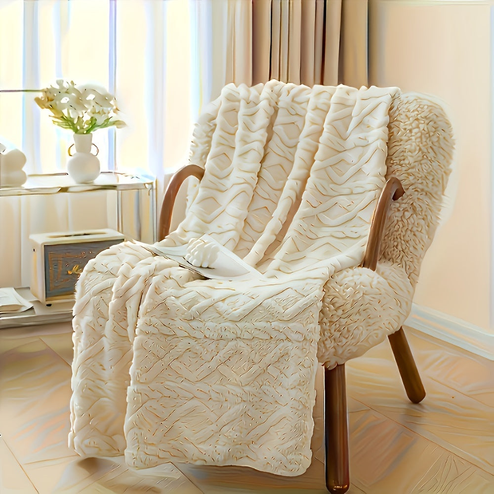 Soft and warm plush air conditioning blanket for July, made of hypoallergenic polyester knit fabric. This blanket is machine washable and can be used as a multipurpose all-season throw for the bed, couch, or travel. It has a weight of 300-350gsm.