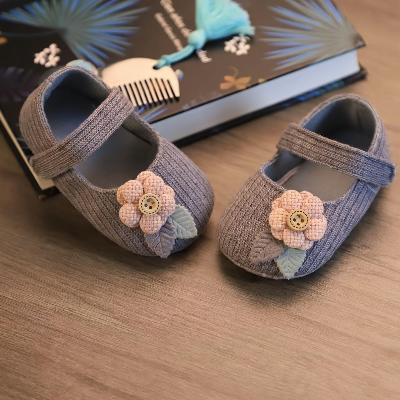 Soft sole princess shoes for baby girl, suitable for newborns up to 6 months. Ideal for spring and summer, breathable and comfortable step-in style.