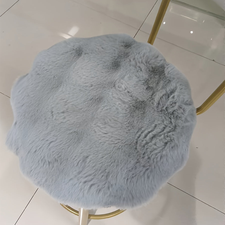 This round Bubble Fleece carpet is both soft and plush, providing comfortable and durable flooring for your home. The non-shedding material is easy to clean and offers a novelty touch to your decor. Choose from multiple color options to suit your style.