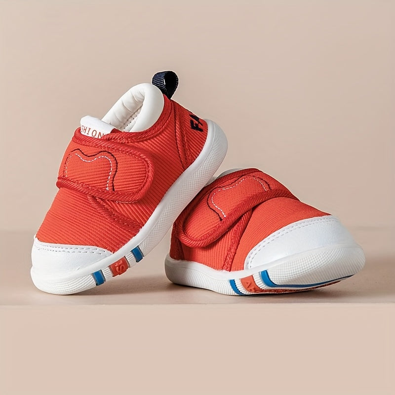 Cozy cartoon children's sports shoes for toddlers aged 1-3 years. Suitable for girls and boys aged 12-36 months, ideal for indoor and outdoor use in spring and autumn. Lightweight and cute