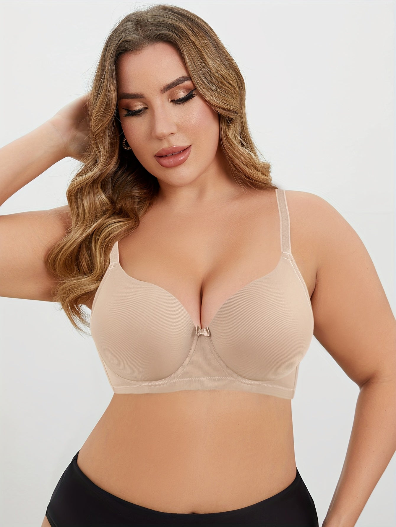 Elegant plus size underwire bra with non-removable padding and medium stretch comfort.