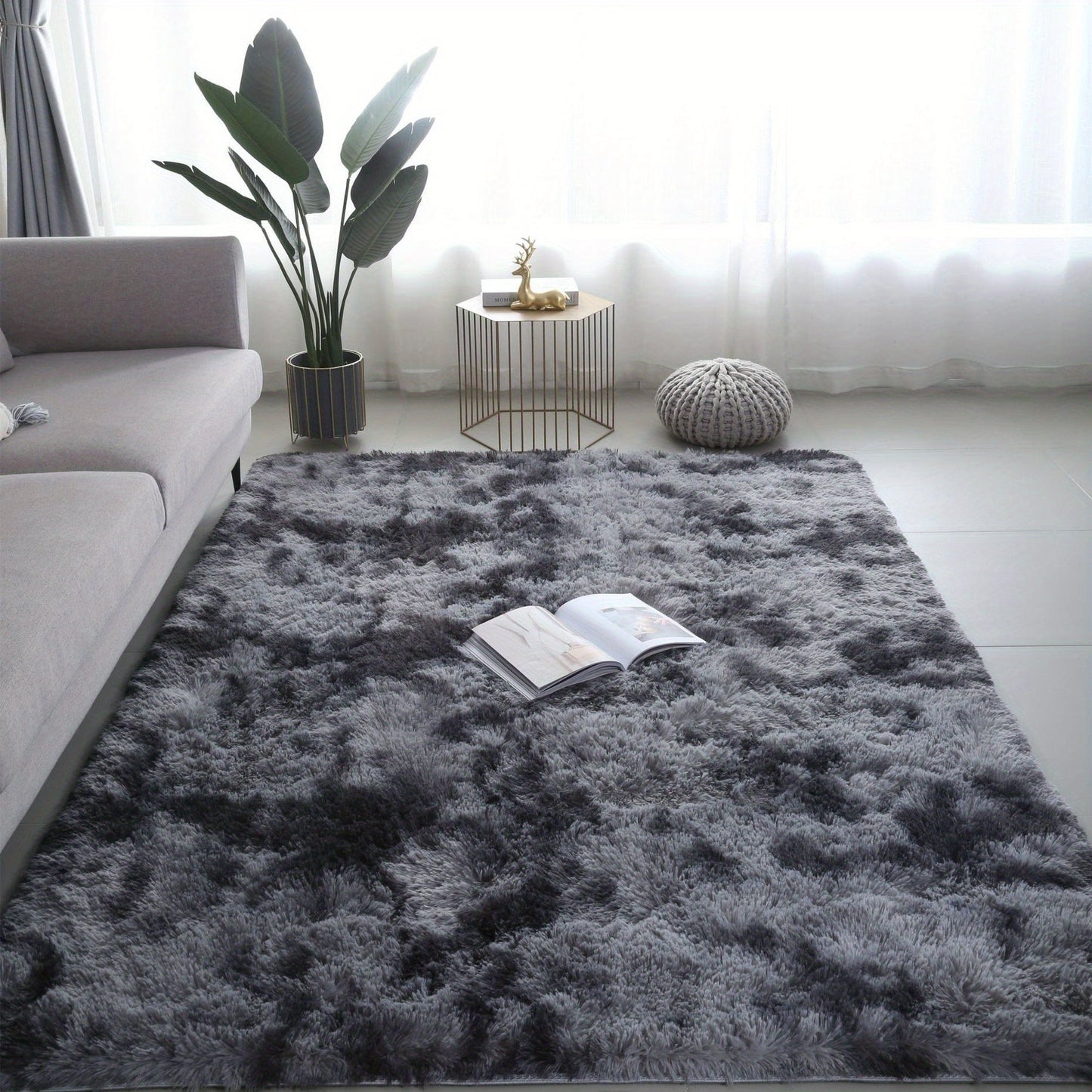 Solid fuzzy rug that is perfect for a Nordic-inspired home. This cozy carpet is ideal for placing in the living room or under a coffee table, as well as in the bedroom as a soft bedside blanket. Add a touch of warmth to any room with this plush floor