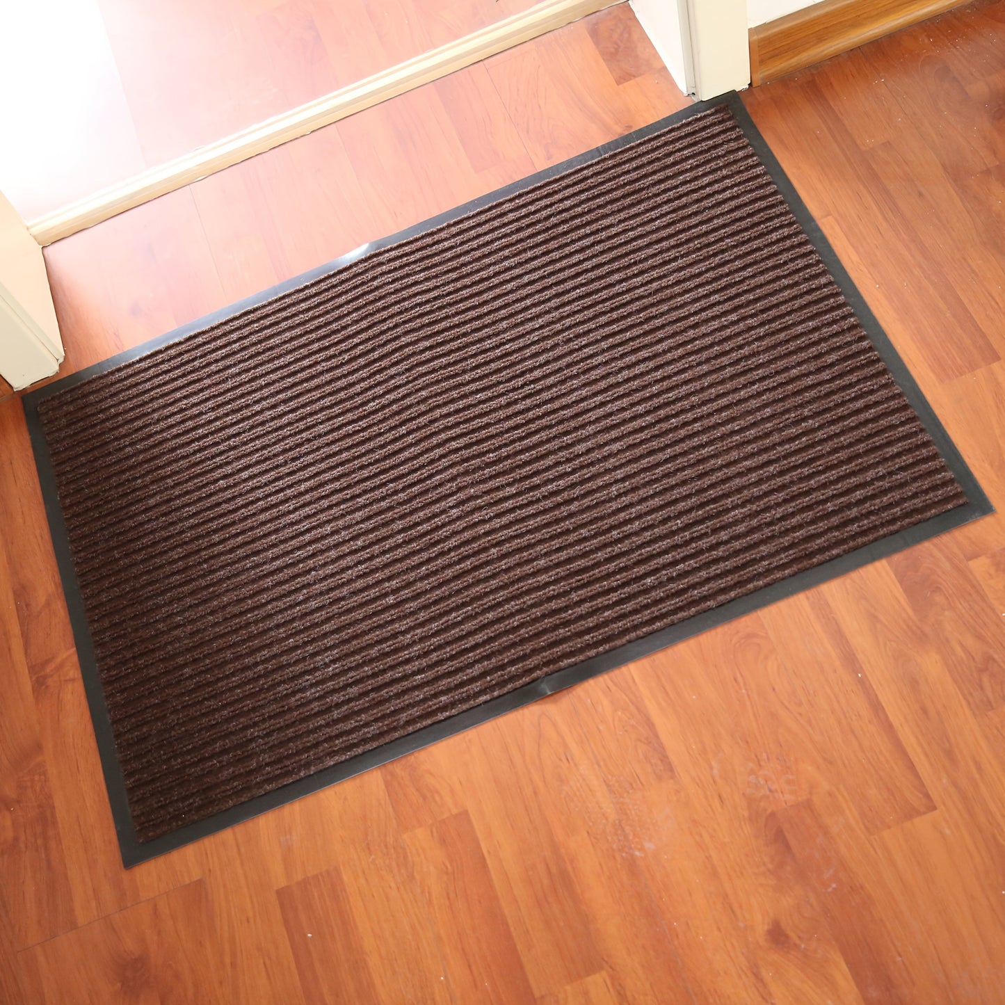 Get the 1 piece Modern Geometric Waterproof Doormat designed for high traffic areas. This indoor/outdoor entrance mat is dirt-resistant and perfect for the living room, bedroom, bathroom, kitchen, balcony, or patio. It measures 44.96x74.93cm.