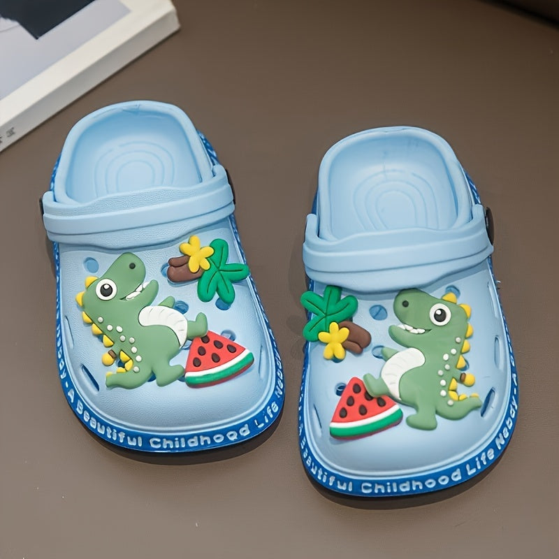 Kids Cartoon Dinosaur Clogs in EVA material, breathable slip-on sandals for boys and girls. Suitable for indoor and outdoor use, including in the garden, beach, and stream. Casual style for