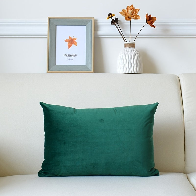 This Dutch velvet flat pillow cover is perfect for adding a touch of softness and comfort to your living room, bedroom, or sofa. The solid color design and plush velvet material make this cushion cover both stylish and cozy. Please note that the cover