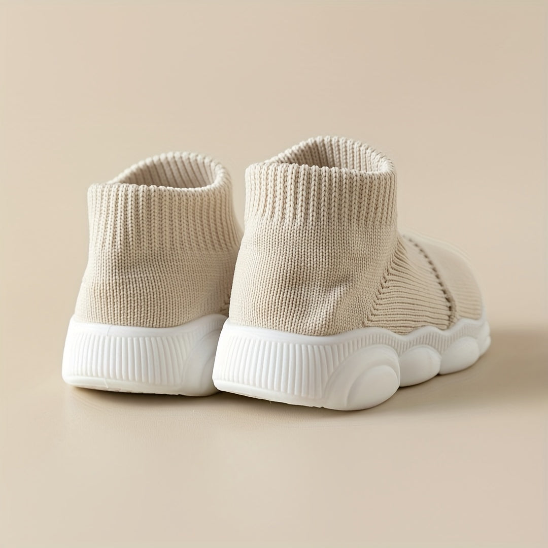 Fashionable slip-on sneakers for babies and toddlers with a breathable fabric and non-slip rubber sole, perfect for casual and sports wear. Available for both men and women.