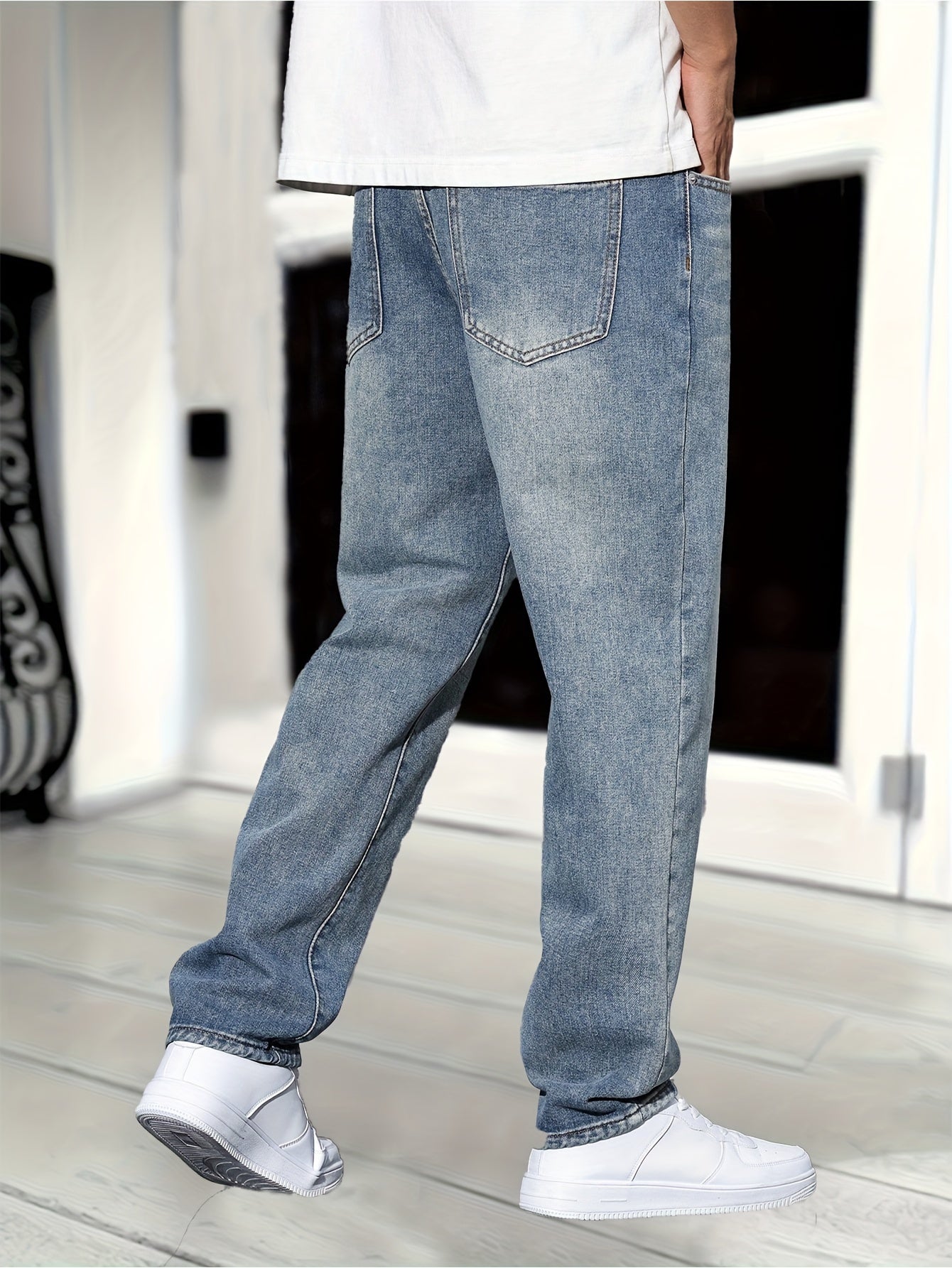 Men's versatile classic straight-leg jeans made of casual denim and cotton blend, machine washable for all seasons.