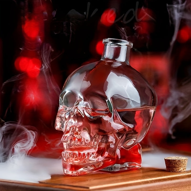 Skull Whisky Decanter for various liquors, perfect for bars, pubs, clubs, restaurants, and homes. Halloween-themed drinkware for spooky gatherings.