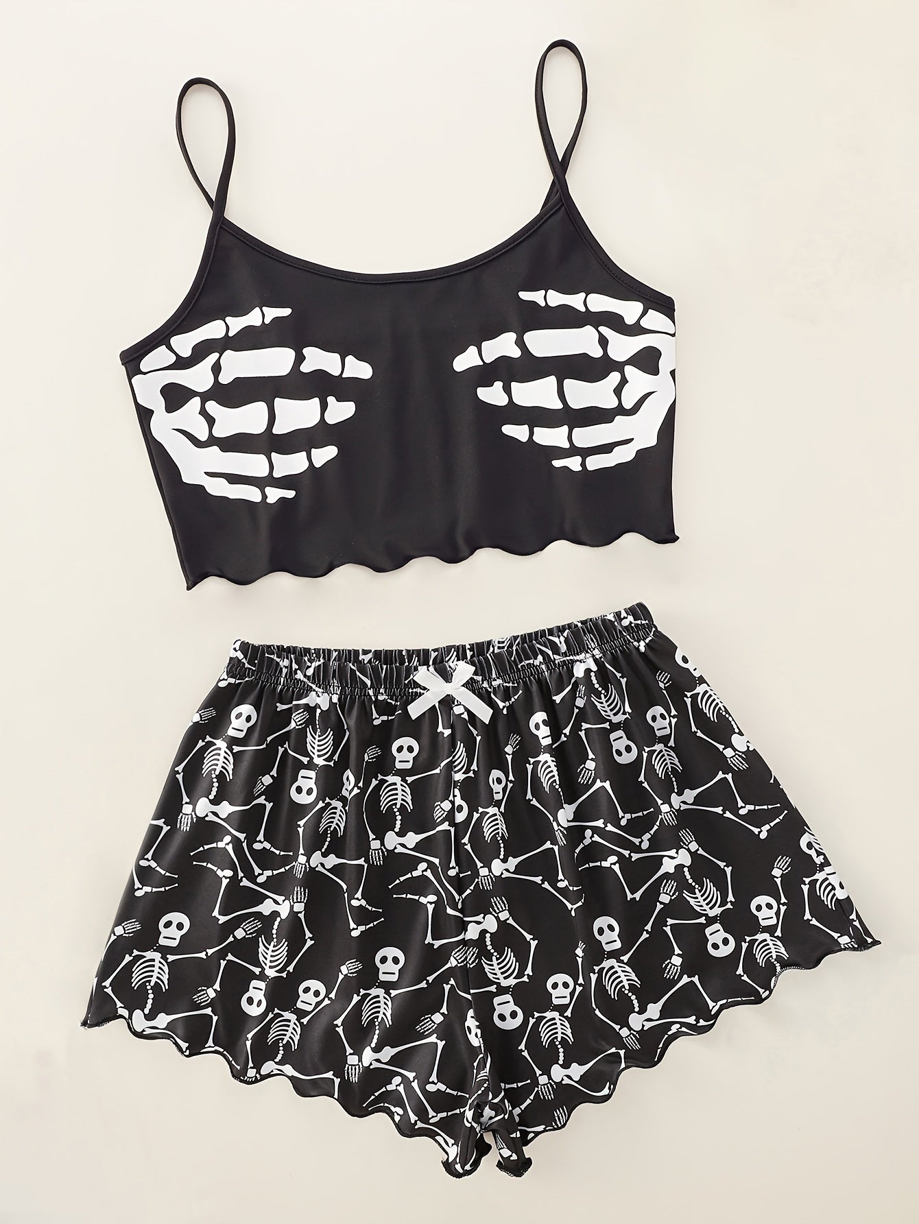 Skull palm print garter top va mos keluvchi skull print shortlar bilan pijama to'plami.