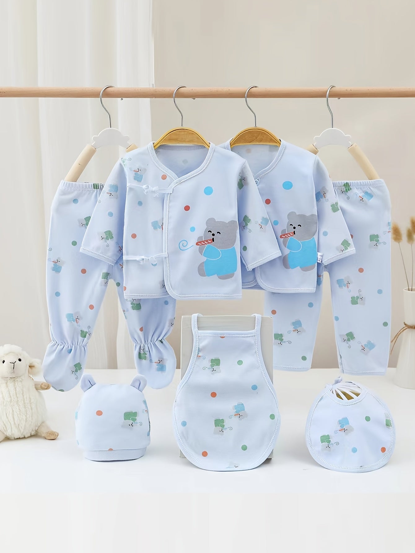 Comfy 7-piece cotton set for baby girl featuring bear and rabbit cartoons. Easy care and versatile wear.