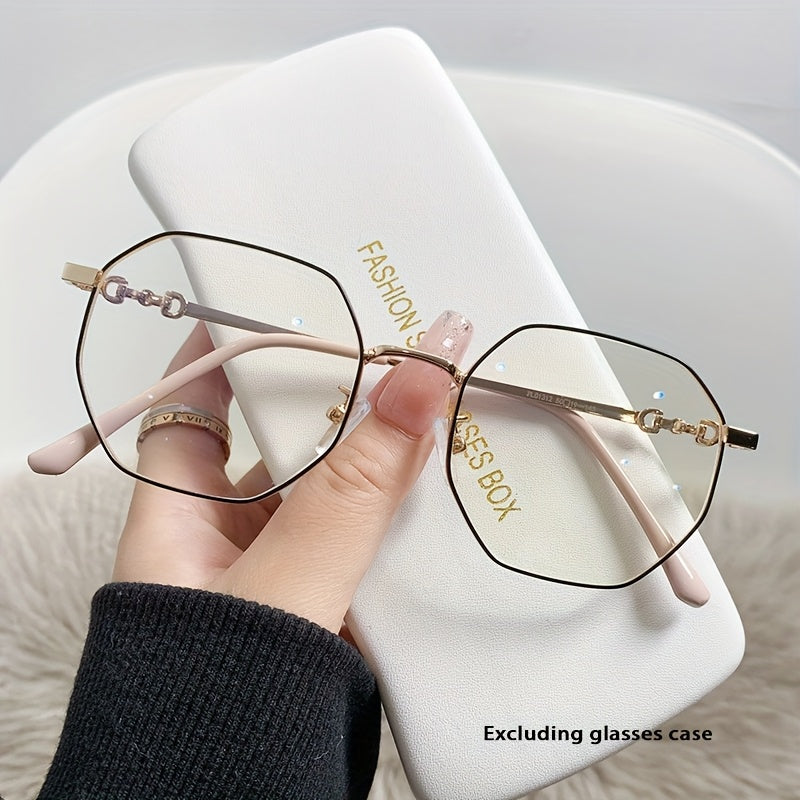 Polygonal golden frame with flat lenses for a natural look.