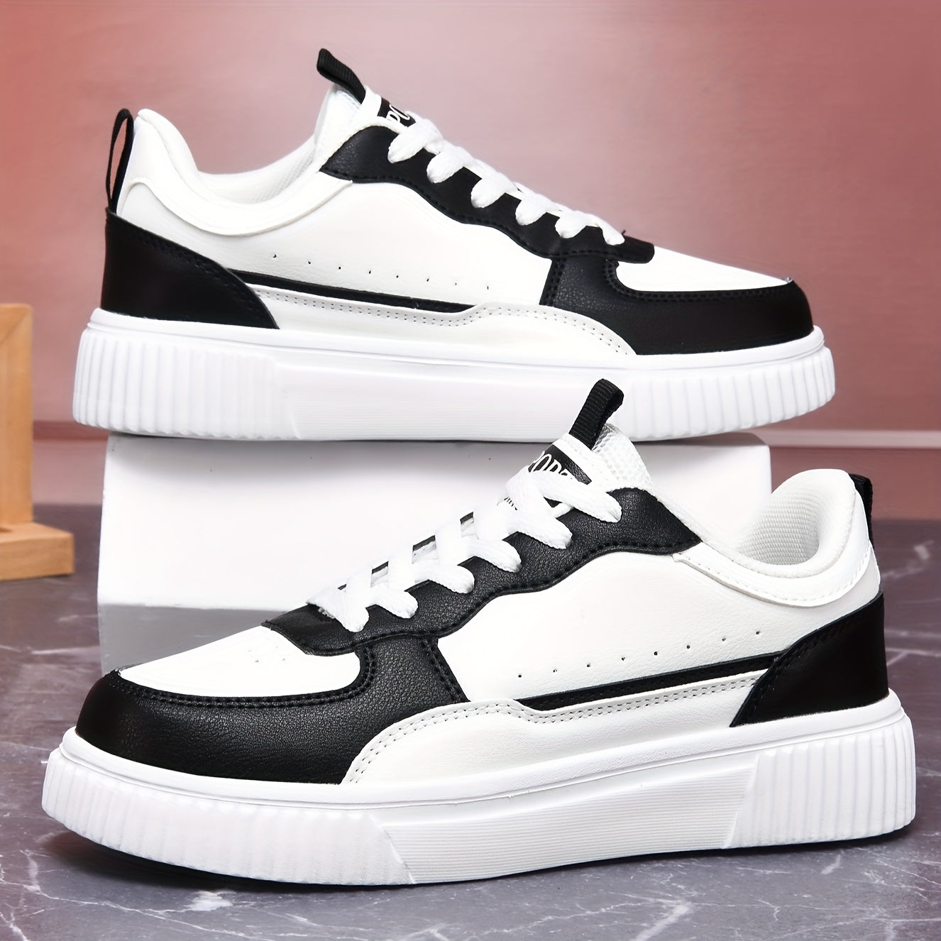 Women's low-top fashion sneakers with geometric pattern, breathable lining and insole, EVA outsole, thick sole, versatile.