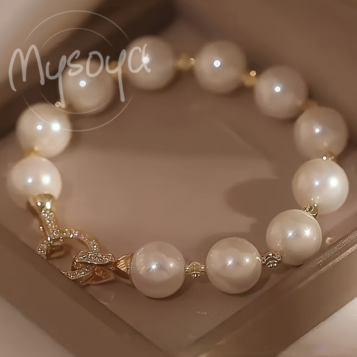 Beautiful handmade bracelet crafted with freshwater pearls, suitable for both formal events and everyday wear. Makes a wonderful gift for holidays like Christmas and Valentine's Day, as well as other special occasions.