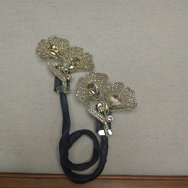 Vintage style Ginkgo Leaf Hair Clip available in silvery and blue options, perfect for stylish updo and bun hairstyles.