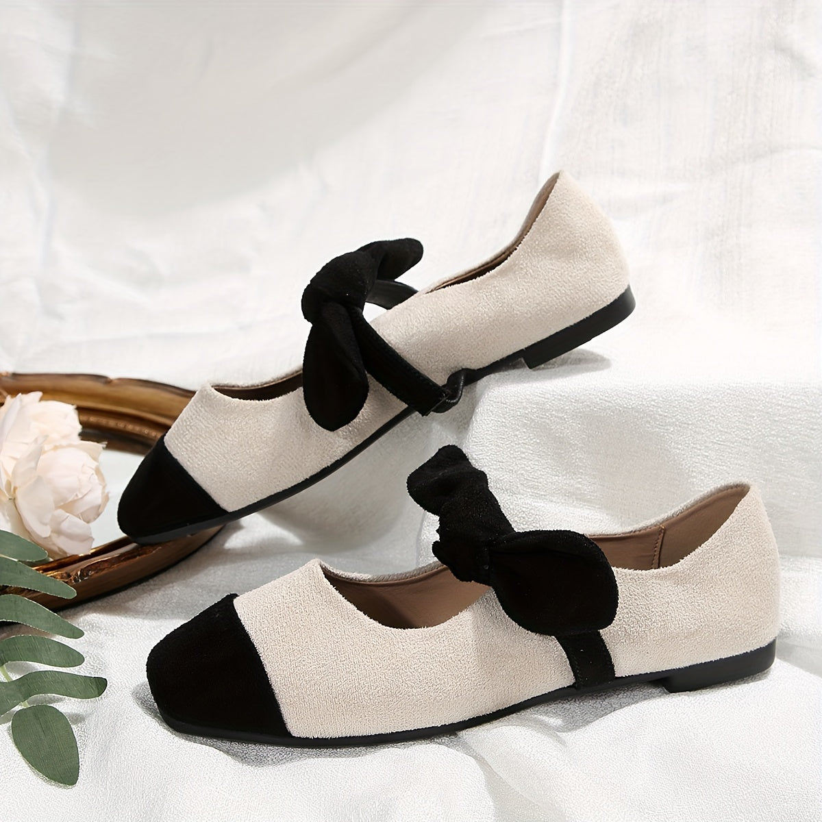 New trendy fairy-style flat shoes for comfortable spring fashion.