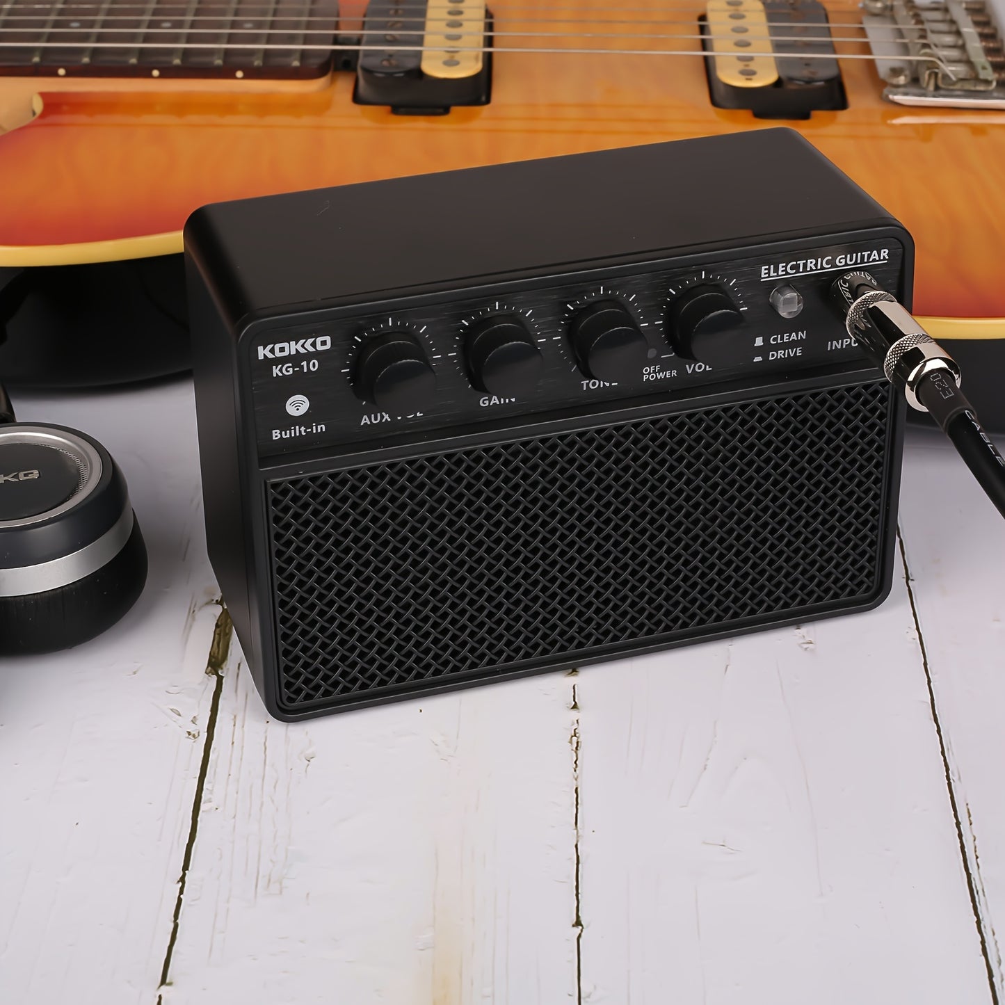 Portable KG-10 Electronic Guitar Amplifier with USB-C rechargeable battery (2000mAh).