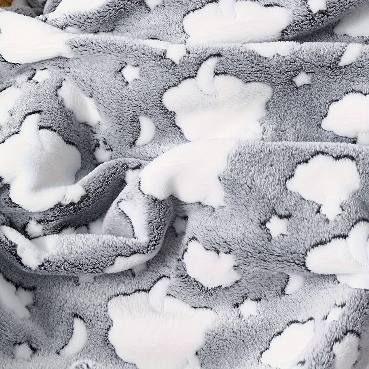 Stay cozy and warm with the Autumn and Winter Star Cloud Pattern Plush Blanket, perfect for snuggling up during cold nights or using as an air conditioning blanket. This soft and warm blanket is a must-have for the upcoming seasons.