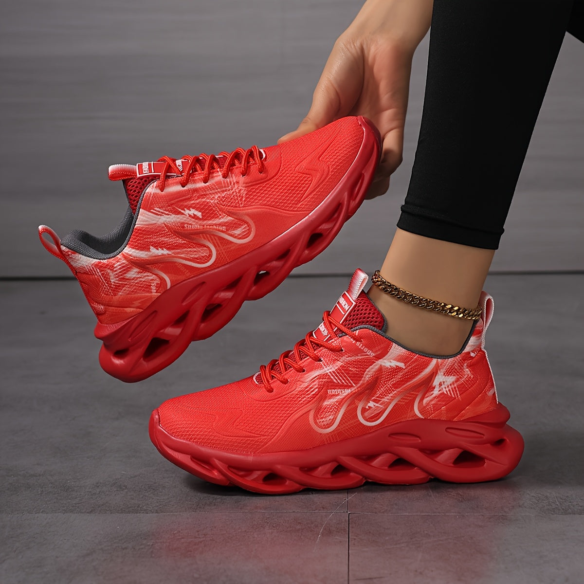 Women's fashion sneakers with breathable mesh fabric, round toe, low top, lace-up design, shock-absorbing soft sole, suitable for all seasons. Ideal for jogging and travel with a solid