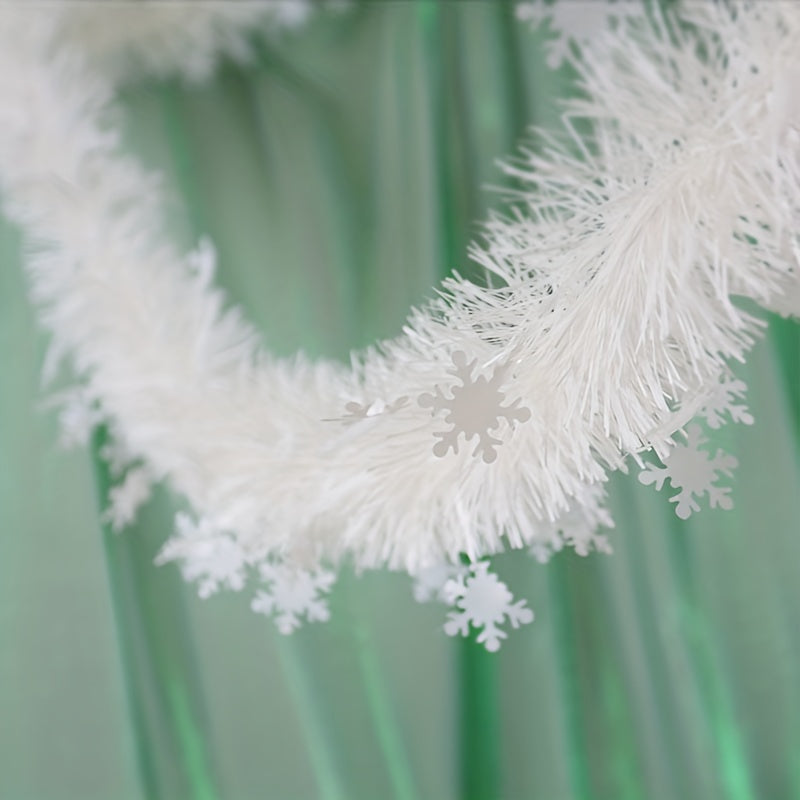 1 Christmas snowflake plush decor bar and 2 meters of white plastic snowflake strips for home decoration.

(Note: I assumed "pc" means piece, and "m" means meters)