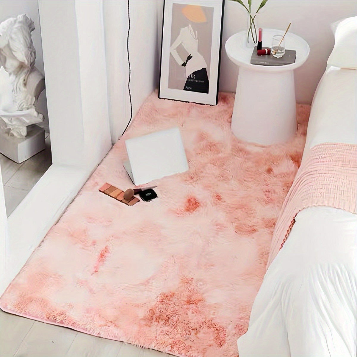 Elevate your space with our 1pc Stylish Simple Tie-dye Long Pile Carpet. This soft and comfortable rug is free of formaldehyde and any peculiar smell. It features non-shedding and non-fading qualities, making it perfect for a variety of spaces including