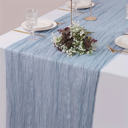 Polyester table runner for weddings and parties, with a romantic design. Made of 100% polyester fabric.