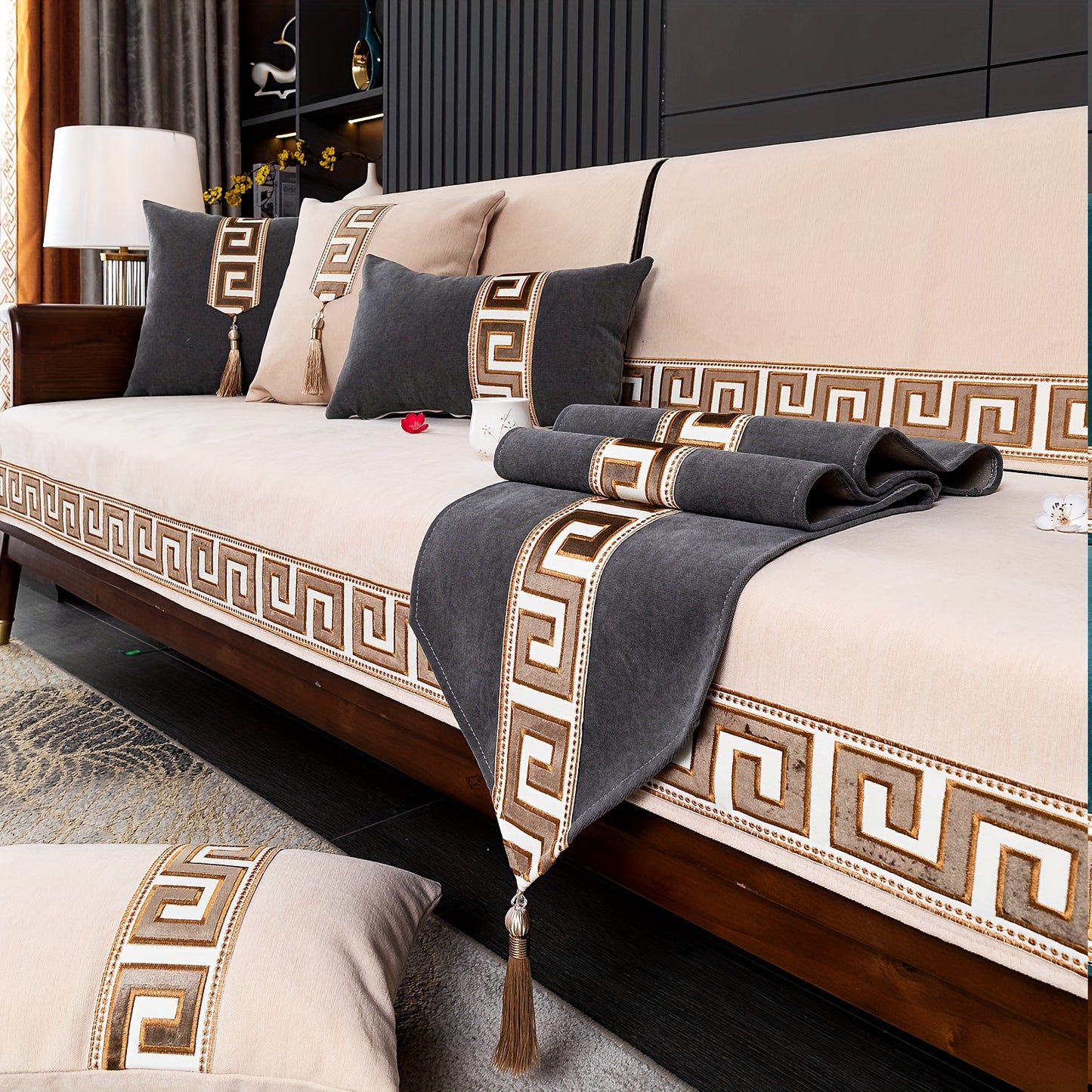 European-style Snowy Sofa Cushion, Chic Nordic Light Luxury, Popular in Europe, US, and Middle East.