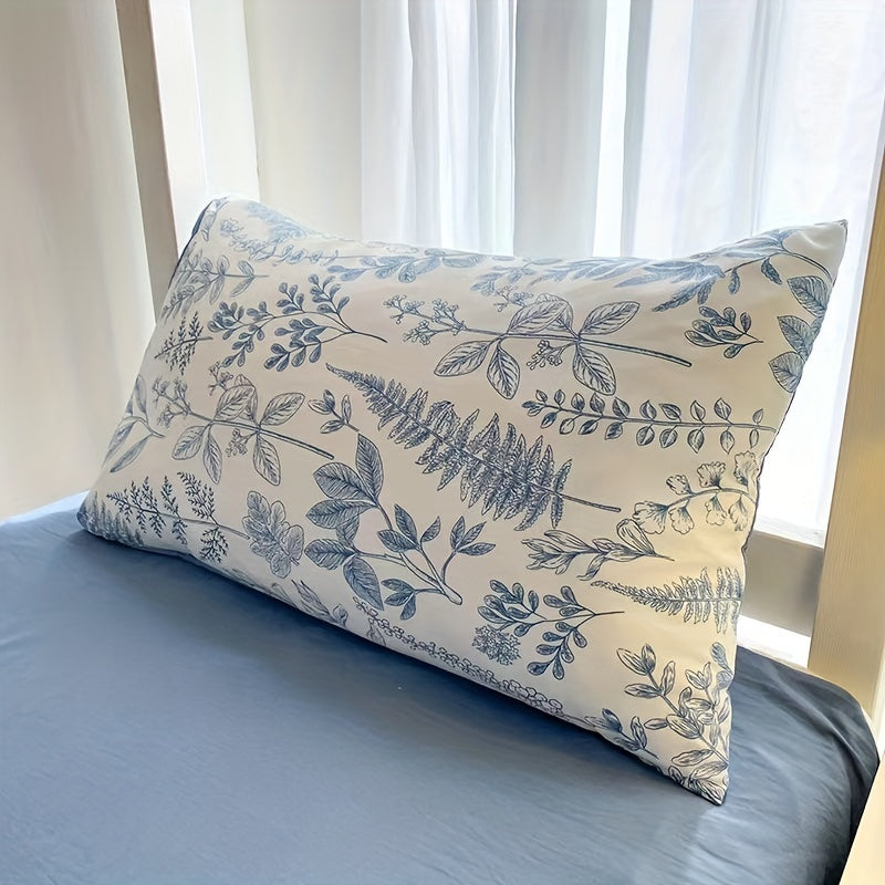 Set of 2 hypoallergenic floral pillowcases, made from machine washable polyester. These envelope closure pillow covers feature deep pockets and a beautiful all-season garden flower print, perfect for adding a touch of elegance to your bedroom, guest