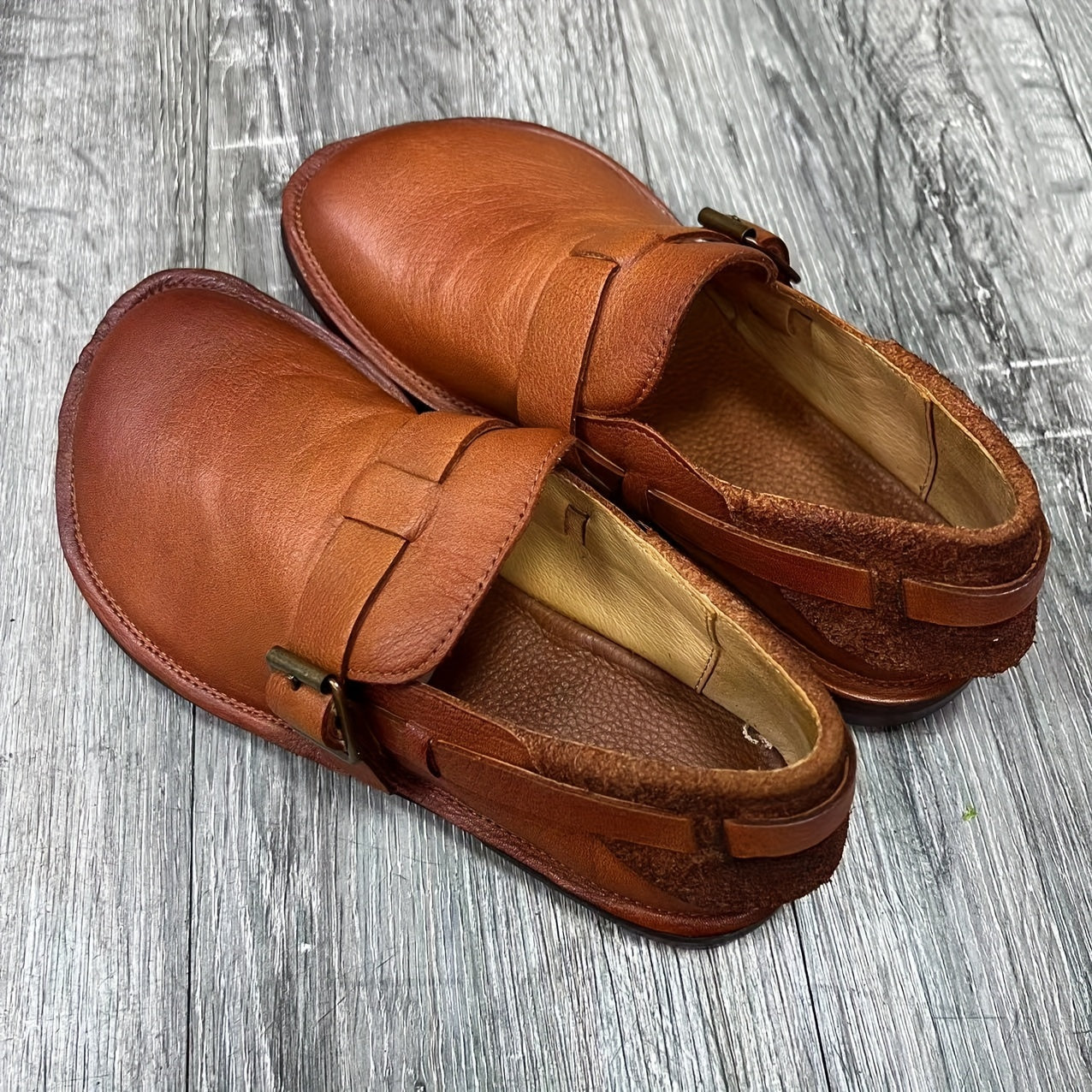 New leather women's shoes with deep mouth and handmade design are super comfortable and fashionable. These versatile and soft bottom shoes are perfect for students and mothers.