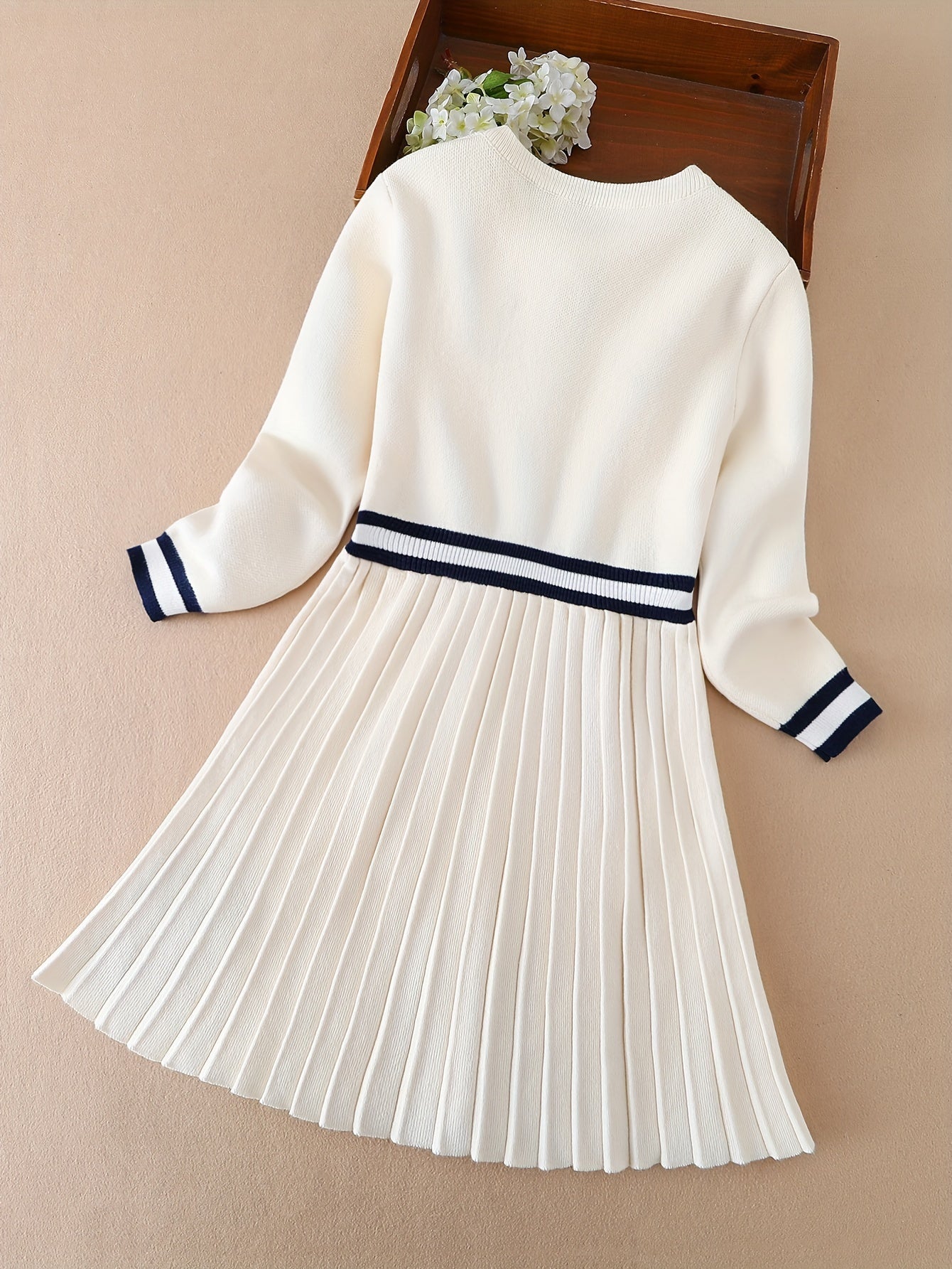 Stylish British-inspired princess dress with long sleeves, A-line pleated skirt, navy blue accents, cotton/nylon blend, ideal for spring and autumn