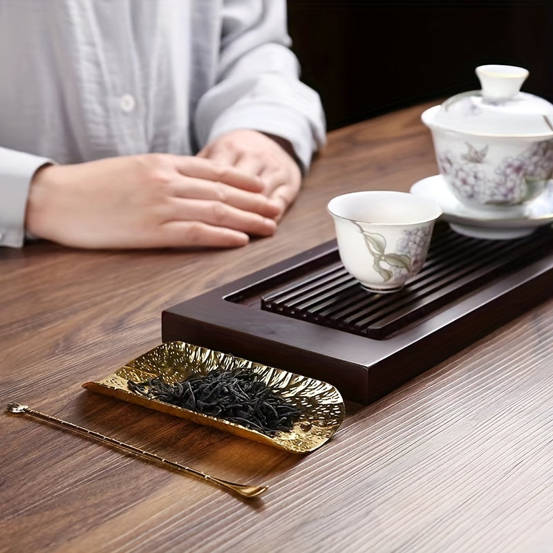 The perfect gift for tea lovers, this luxurious 2-piece metal tea scoop set features a stunning basket design. Made of high-quality alloy, the tea leaf scoop comes with intricate wicker basket detailing. Ideal for Christmas, Halloween, Easter